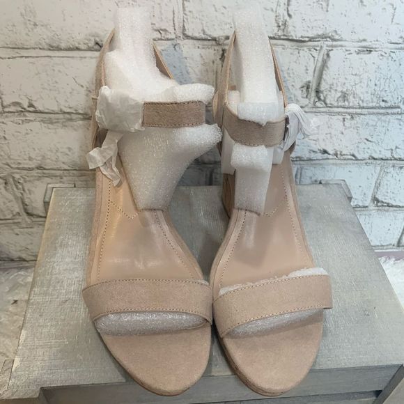 CHARLES by Charles David Suede Wedge Sandals NIB - Picture 2 of 7